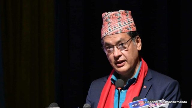 पुनर्बहाली माग गरेर हितेन्द्रदेवले गरे सर्वोच्चमा रिट दर्ता, बुधबारका लागि तोकियो पेसी