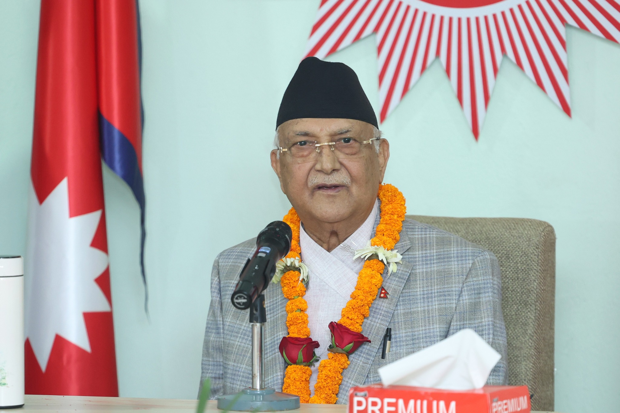 विद्या भण्डारीसँग ओली फायर, ‘पार्टीमा असन्तुष्टहरुलाई जम्मा गरेर असहयोग गर्ने?’