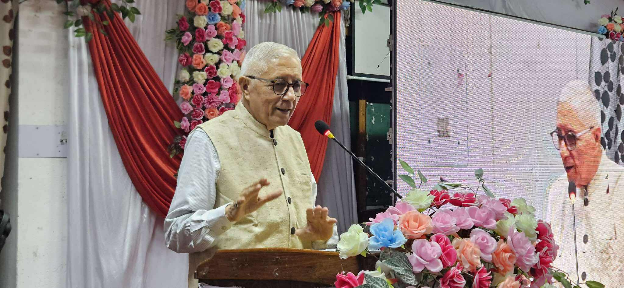 शेखर कोइराला ओली र प्रदीप पौडेलमाथि खनिए, ‘स्वास्थ्य संस्थामा हस्तक्षेप अति भो’
