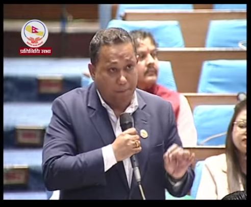 ओलीमाथि लोकतन्त्र कमजोर पारिरहेको रास्वपाको आरोप, शिशिर खनालले दिए किताब पढ्न सुझाव