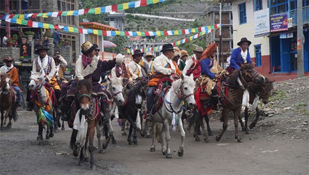 मुस्ताङमा हिउँदलाई स्वागत, यार्तुङ मान्दै खिंगा-मुक्तिनाथ घोडचढीको लस्कर
