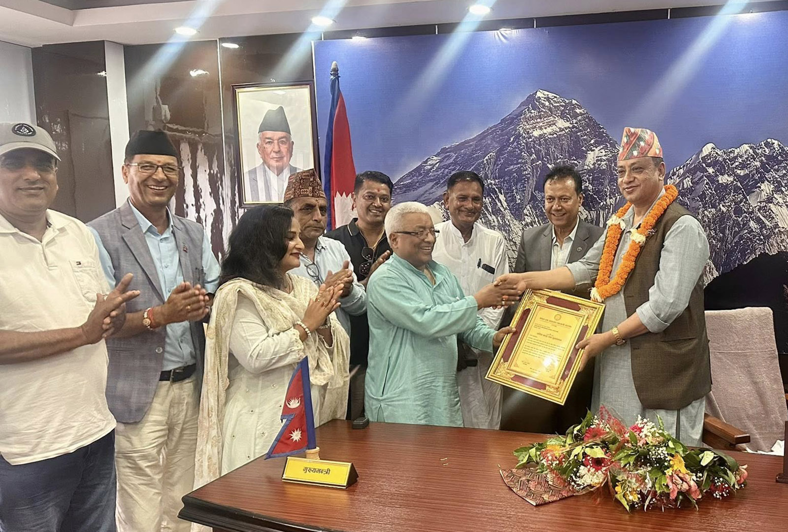 ट्रकलाई परमिट जता सस्तो त्यतै जान्छन् व्यवसायी, बागमतीले शुल्क सहुलियत किन नदिने?