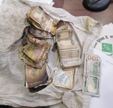 लुटपाट गर्ने २७ जनालाई सेनाले लियो नियन्त्रणमा, चोरी गरिएको ३४ लाख बरामद