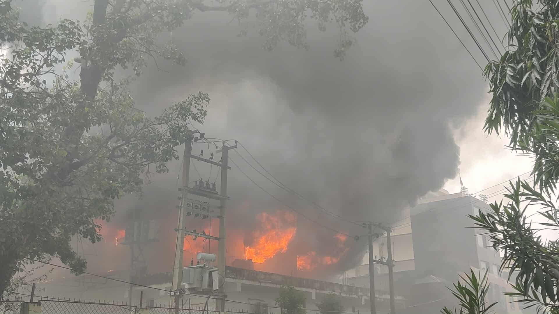 विराटनगरमा प्रदर्शन नियन्त्रण बाहिर, कोशी प्रदेश सभा लगायतका सरकारी भवनमा आगजनी