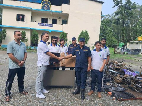 कामना सेवा विकास बैंकले मालपोत कार्यालय पुनर्निर्माण गरिदिने, प्रहरीलाई दियो कम्प्युटर