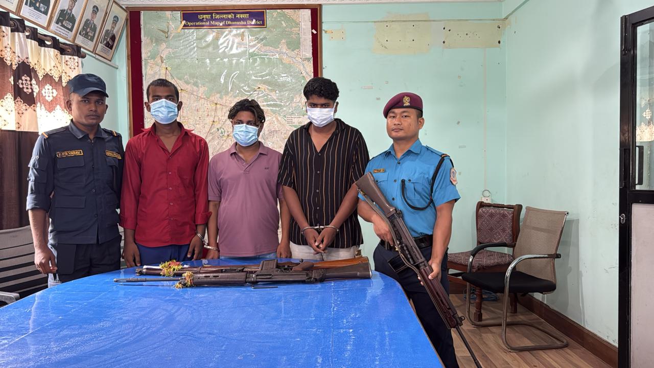 धनुषामा लोकसेवाको कार्यालय जलाउने पक्राउ, लुटेर लगेको एसएलआरसमेत भेटियो