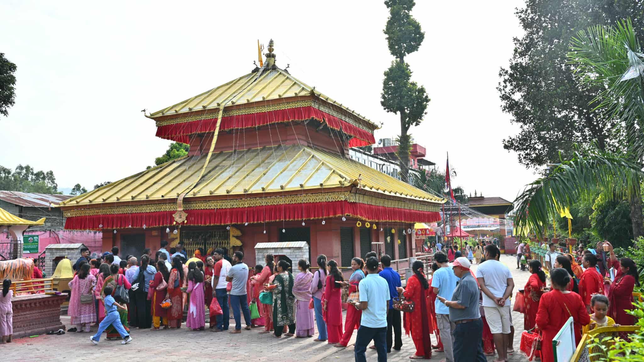 भुटनदेवी मन्दिर परिसरमा दर्शनार्थीको घुइँचो, यस्तो देखियो नवरात्रको उल्लास