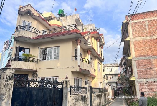 गोंगबुको घरमा प्रहरीको छापा : ३ करोड रकम गणना भयो, बाँकी मेसिन ल्याएर गन्दै