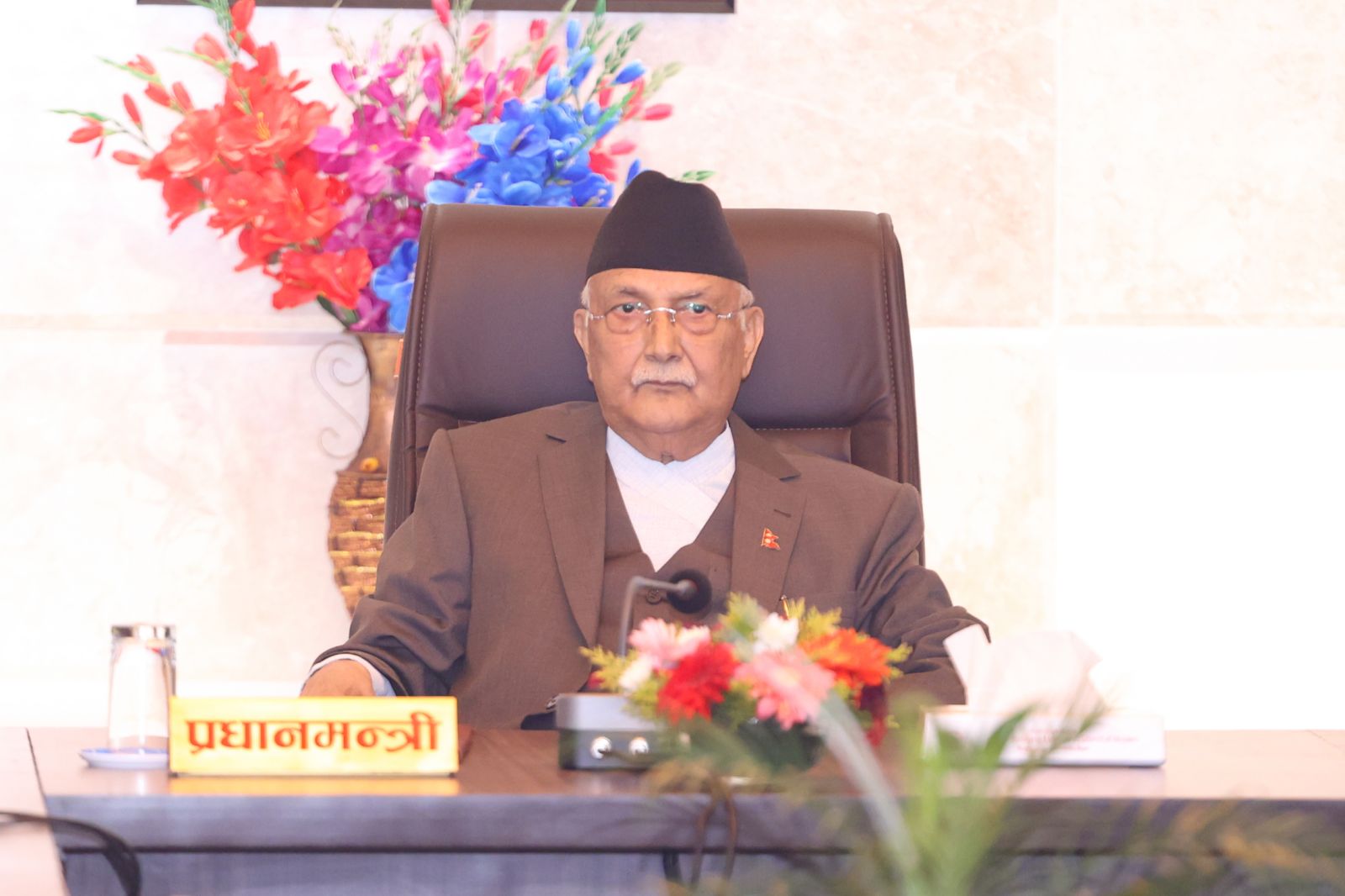 ओलीले मानेनन् देउवाको पनि आग्रह, मन्त्रिपरिषदमा भने : सामाजिक संजाल खुल्दैन