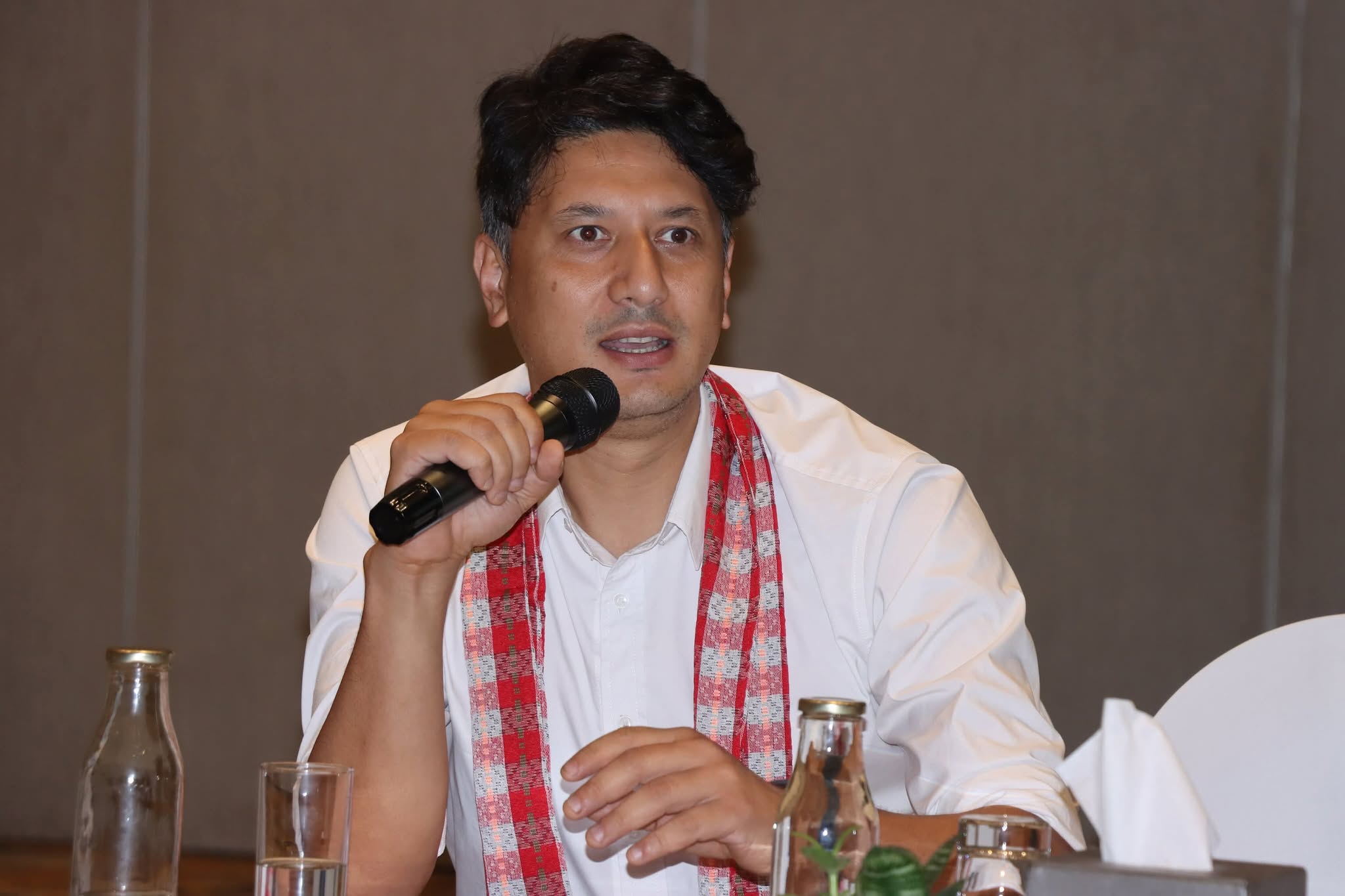 प्रणालीगत समस्या र झन्झटिलो प्रक्रिया समाधान नभए युवामा थप निराशा बढ्छ : मनिष श्रेष्ठ