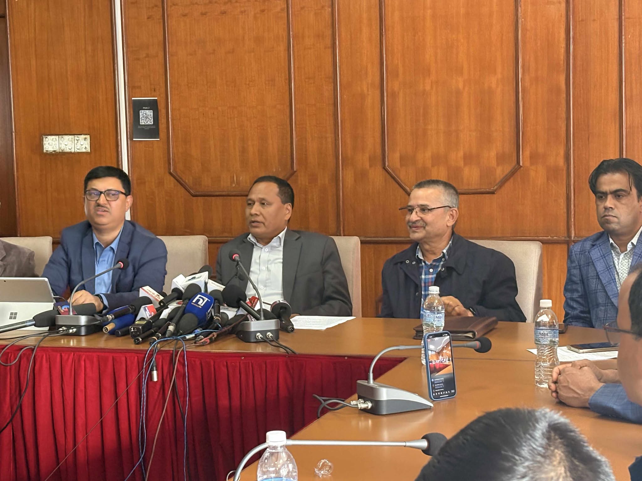 कुलमानले भने- बाढीपहिरोले अवरुद्ध बिपी राजमार्ग ३-४ दिनभित्र खाेल्ने प्रयास गर्छौं