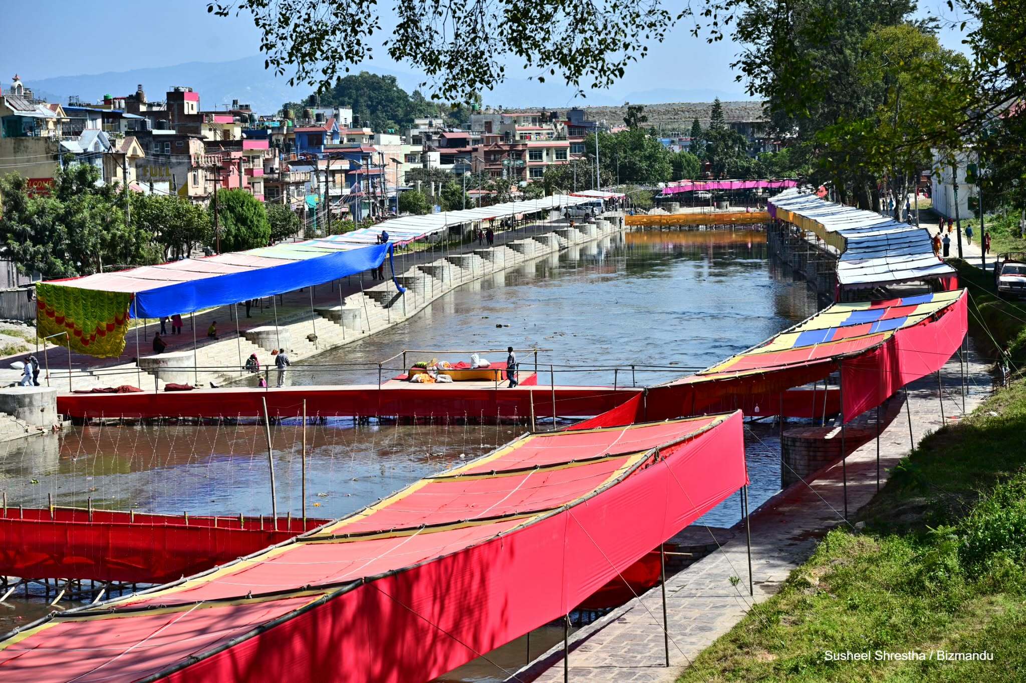काठमाडौंमा छठको तयारी, गौरीघाट र कमलपोखरीलाई यसरी सजाइँदै (तस्वीरहरु)