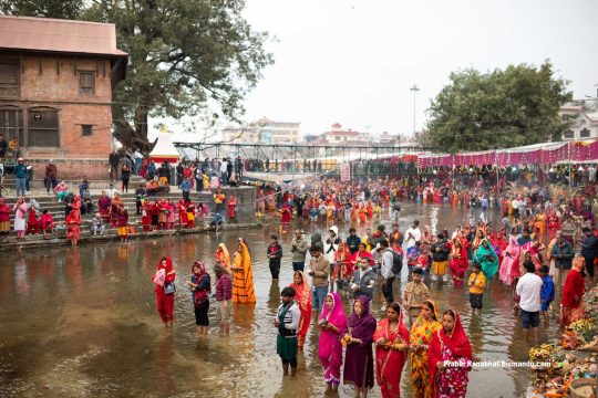 उदाउँदो सूर्यलाई अर्घ्य दिएर सकियो छठ, बाइसधारा र गौरीघाटका तस्वीरहरु