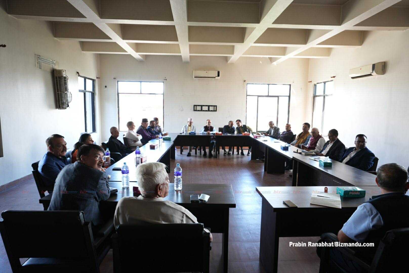 जलेको भवनमा कांग्रेसको पदाधिकारी बैठक सुरु, शेखर कोइराला पनि सहभागी