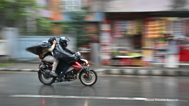 तराई र पहाडका केही क्षेत्रमा वर्षासहित हुरीको सम्भावना, सतर्कता अपनाउन आग्रह