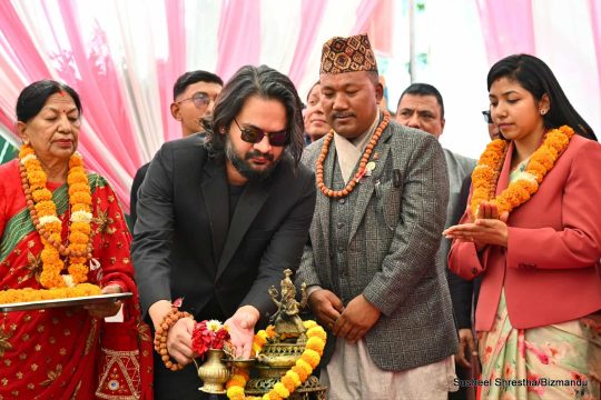 जयवागेश्वरी गायत्री मार्गस्थित ब्रम्हा मन्दिरको उद्घाटन कार्यक्रममा पुगे बालेन र सुनिता