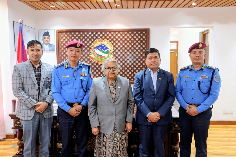 नेपाल प्रहरीका आइजी खापुङले अवकाश पाउँदै, प्रधानमन्त्री कार्कीसँग गरे बिदाइ भेट
