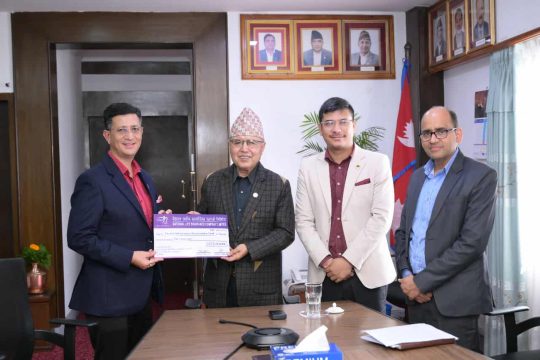 नेसनल लाइफ इन्स्योरेन्सले पुनर्निर्माण कोषलाई दियो एक करोड, एनएलजीको २५ लाख