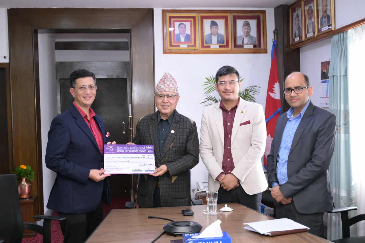 नेसनल लाइफ इन्स्योरेन्सले पुनर्निर्माण कोषलाई दियो एक करोड, एनएलजीको २५ लाख