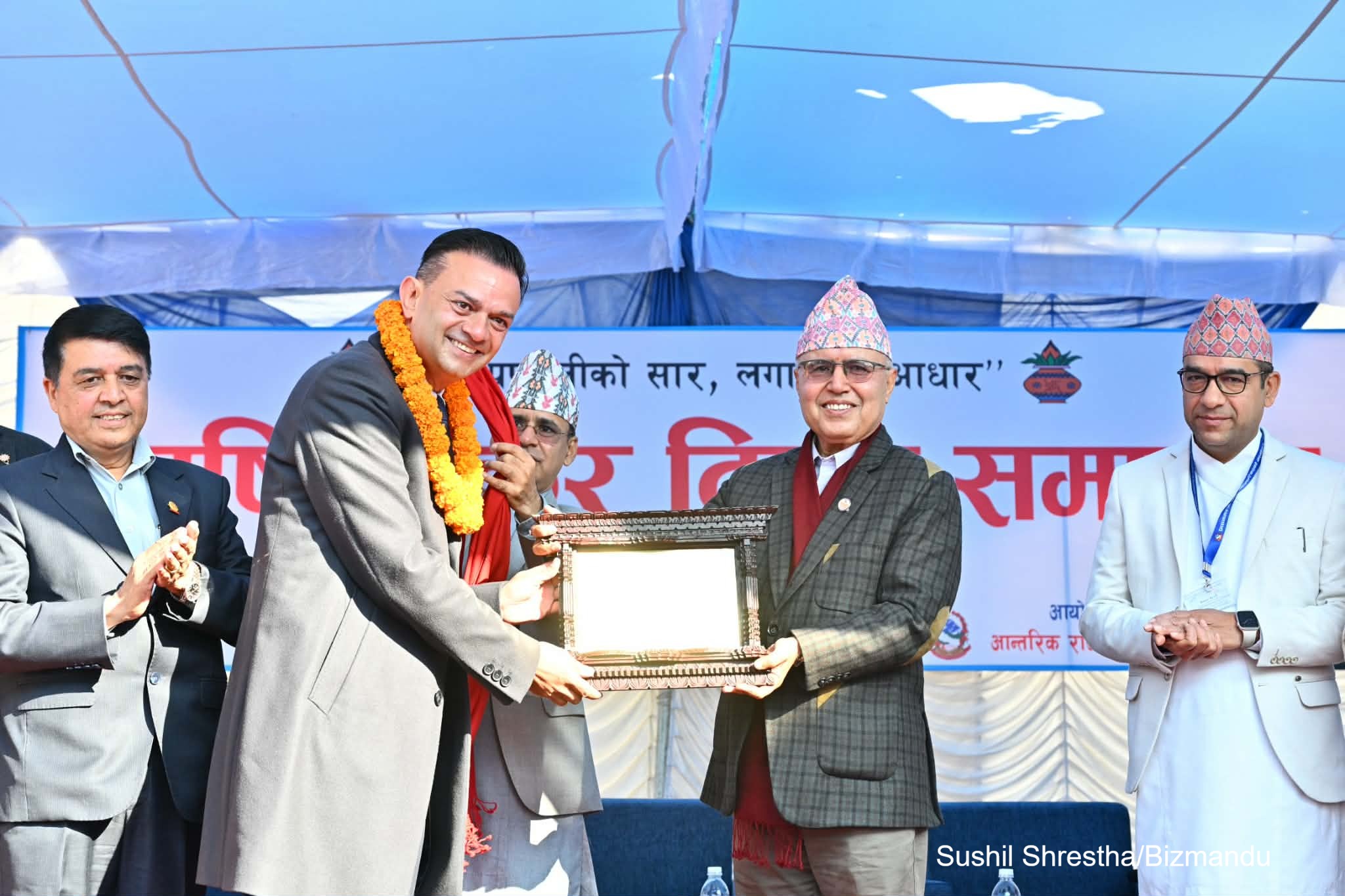 उत्कृष्ट करदातालाई सरकारको सम्मान, ‘नीति उचित भए मात्रै अर्थतन्त्र सबल’ (तस्बिरहरु)