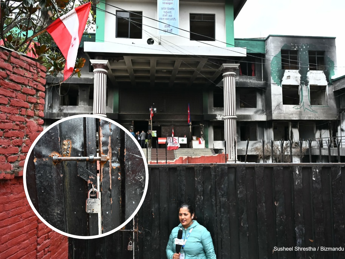 नियमित महाधिवेशनको माग गर्दै कांग्रेस केन्द्रीय कार्यालयमा नेविसंघले लगायो ताला