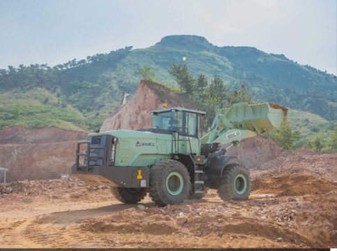 प्यासेन्जर कमर्सियल गाडी हुँदै नेपाल भित्रियो विद्युतीय ह्वील लोडर, मूल्य १ करोड २५ लाख