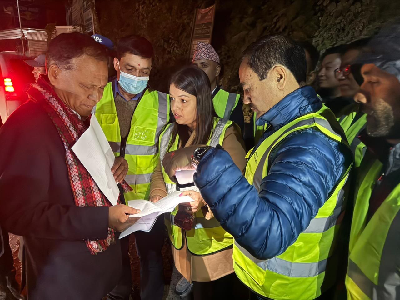 कुलमानले गरे नागढुंगा-मुग्लिन सडकको अनुगमन, कामदार थपेर राति पनि काम गर्न निर्देशन