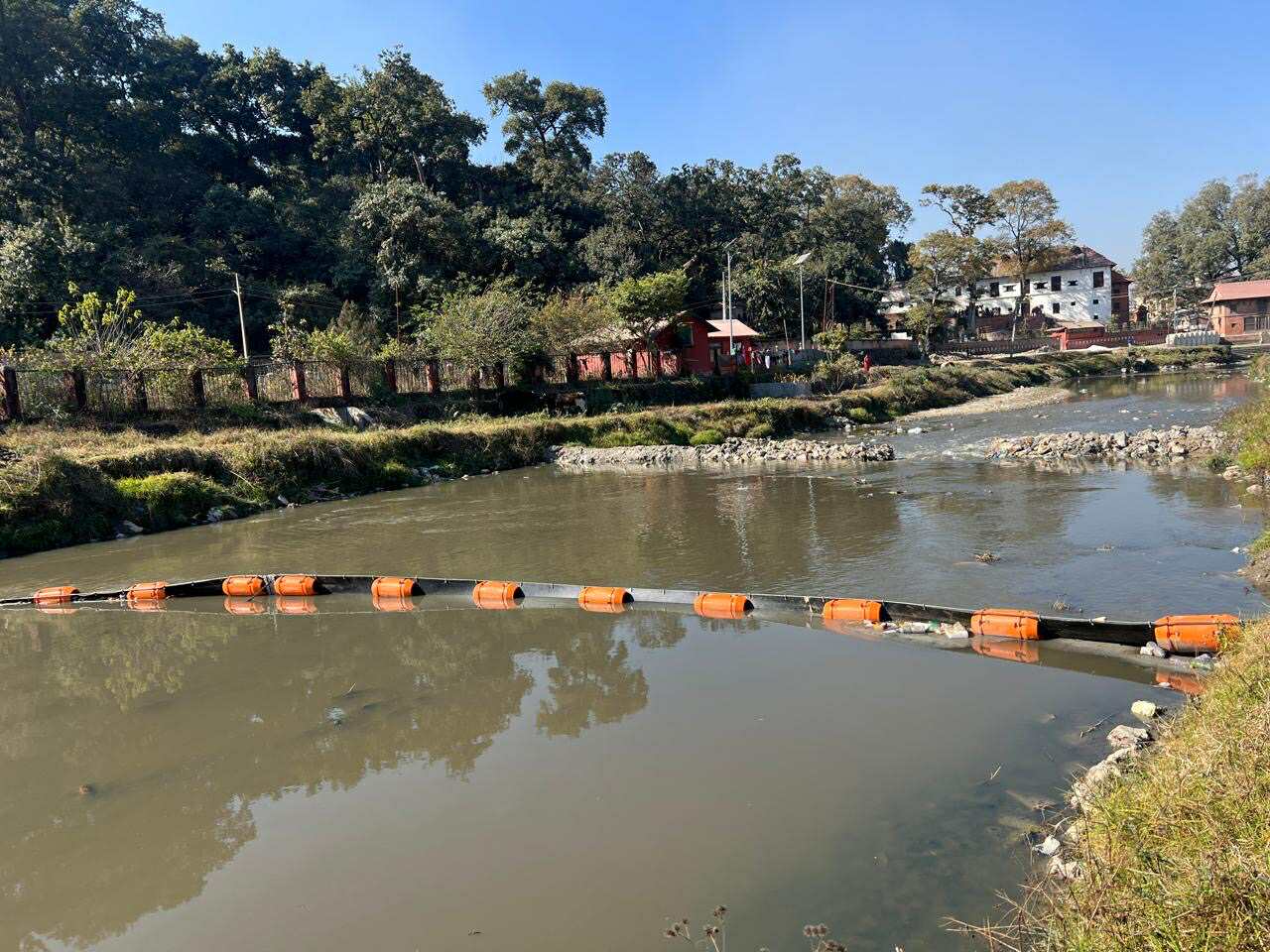 उपत्यकाका खोलामा प्लास्टिकजन्य फोहोर रोक्न ट्र्यास बेरियर, ६ ठाउँमा राखिँदै