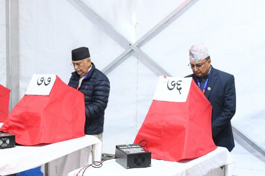 एमाले अध्यक्षमा केपी ओली कि ईश्वर पोखरेल ? भृकुटीमण्डपमा सुरु भयो मतदान
