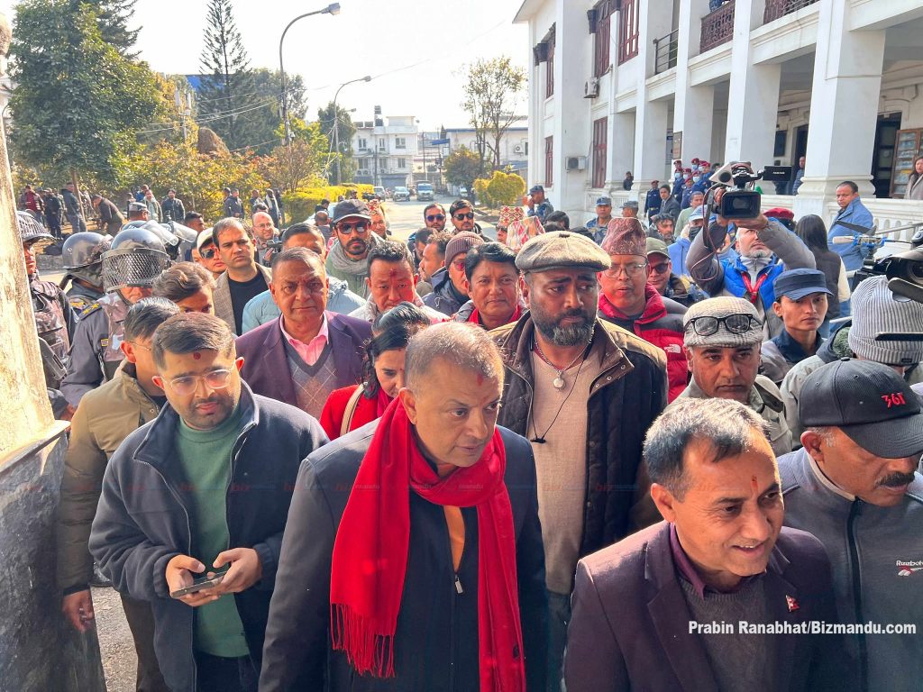 विशेष महाधिवेशनबाट निर्वाचित कार्यसमिति अद्यावधिक गराउन गगनको टिम निर्वाचन आयोगमा