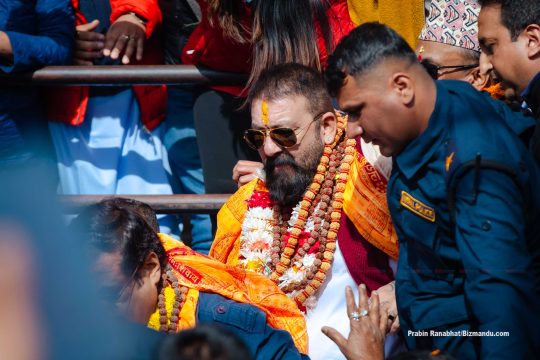 भारतीय अभिनेता सञ्जय दत्तले गरे पशुपतिनाथ मन्दिरको दर्शन, आजै स्वदेश फर्किने