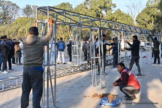 कांग्रेसको विशेष महाधिवेशनका लागि भृकुटीमण्डपमा बन्न थाल्यो मञ्च (तस्बिरहरू)