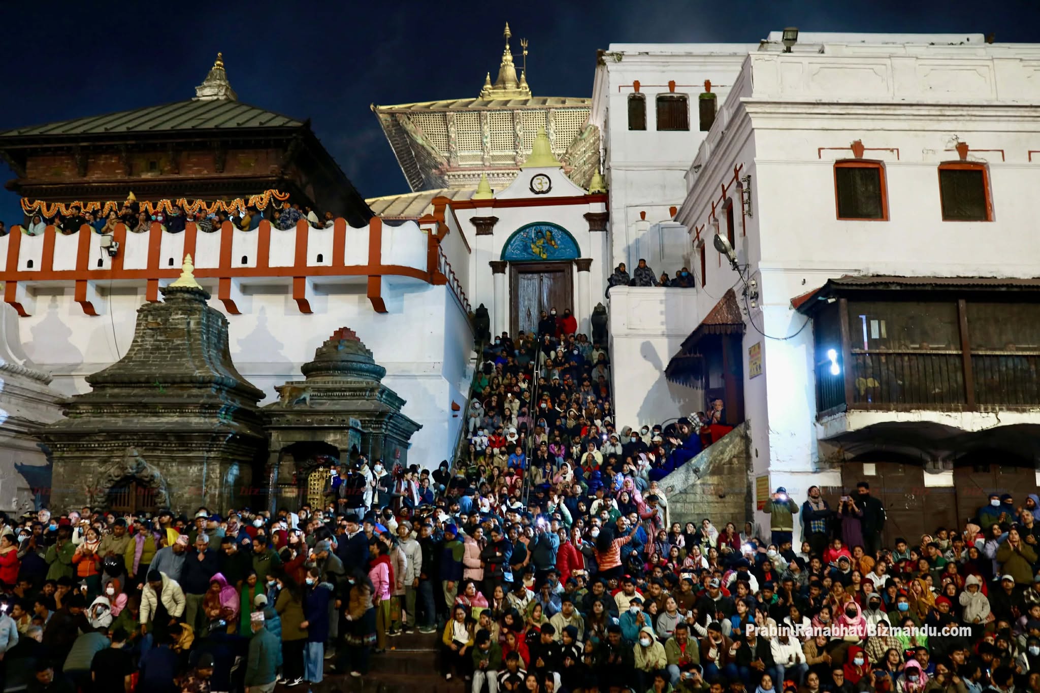 महाशिवरात्रिको पूर्वसन्ध्यामा पशुपति क्षेत्रमा साधु र भक्तजनहरुको चहलपहल (तस्बिरहरु)