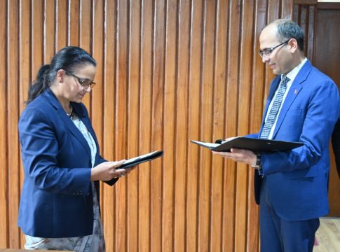 नेपाल रिइन्स्योरेन्समा अध्यक्षको जिम्मेवारी सहसचिव लम्साललाई, पौडेलसमक्ष लिए शपथ
