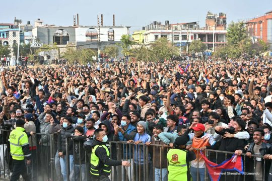 मुम्बईमा नेपाल र इंग्ल्याण्ड भिडिरहँदा तीनकुनेमा क्रिकेट समर्थकको क्रेज (तस्विरहरु)