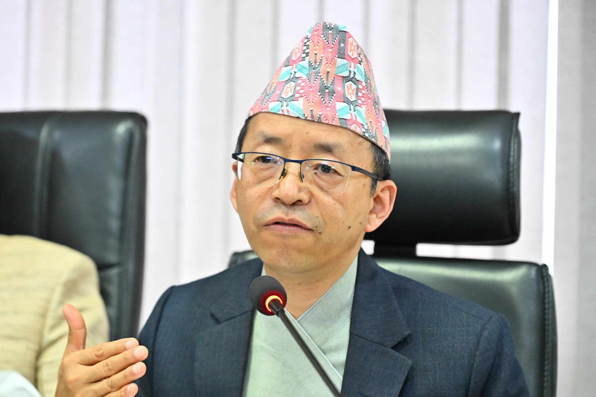 राहदानी छाप्ने जर्मन कम्पनीलाई भुक्तानीबारे परराष्ट्र सचिव : कानुनी अप्ठेरोले मिल्दैन, कम्पनी अनिर्णित