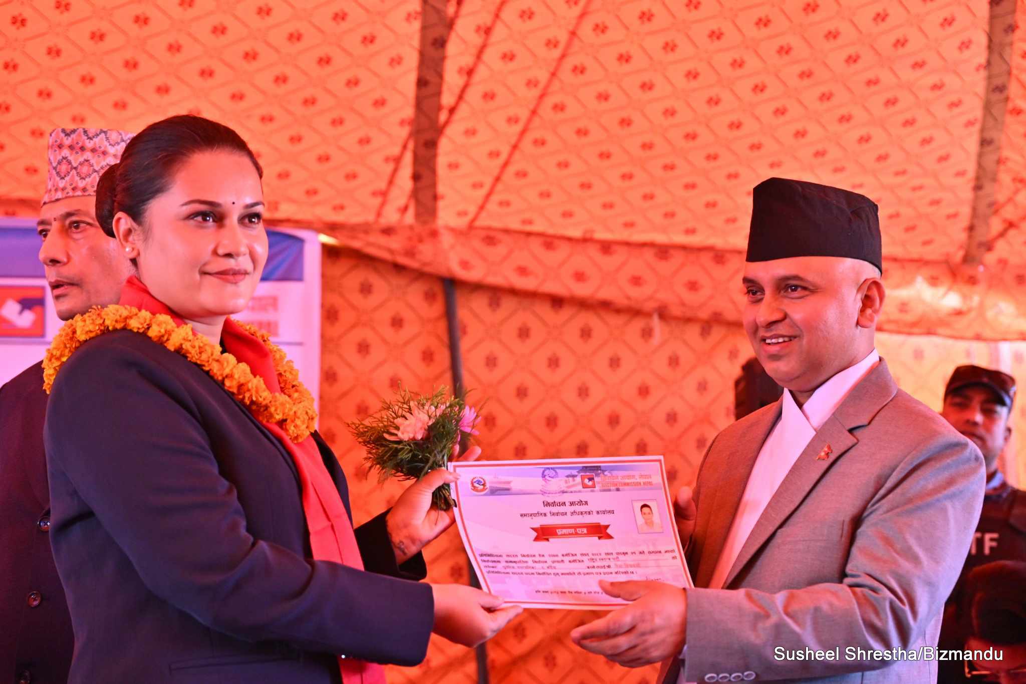 समानुपातिकतर्फ निर्वाचित उम्मेदवारलाई आयोगले दियो प्रमाणपत्र, ८२ महिला (तस्बिरहरू)