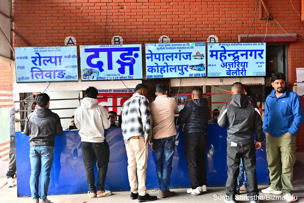 लामो बिदाले मतदातालाई राहत, उपत्यकाबाट भोट हाल्न गाउँघर फर्किनेको लर्को (तस्बिरहरु)