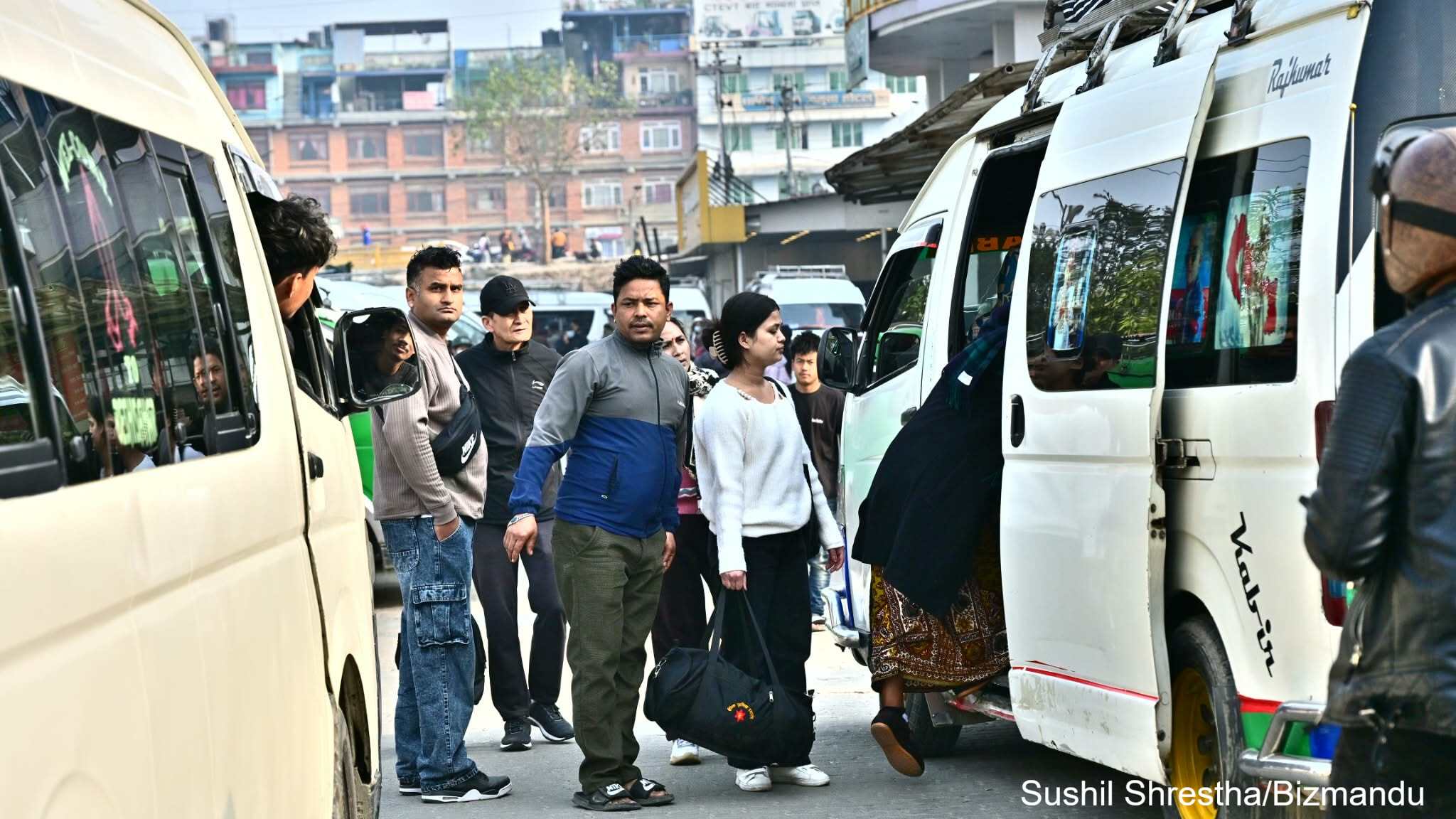 यातायात क्षेत्र सुधारका लागि साना सवारी घटाएर ठूला बस चलाउन सुझाव, प्रविधिमा जोड