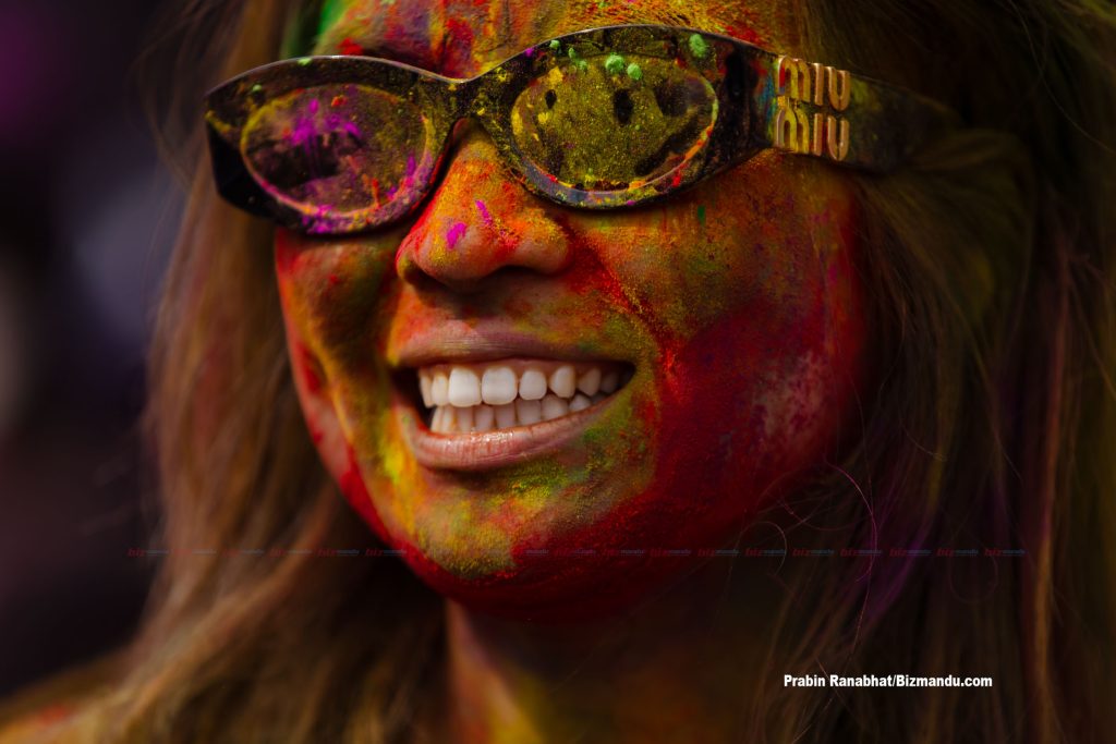 होलीको रंगमा रंगिएका अनुहारहरु, वसन्तपुरमा फागुको उल्लास (तस्विरहरु)