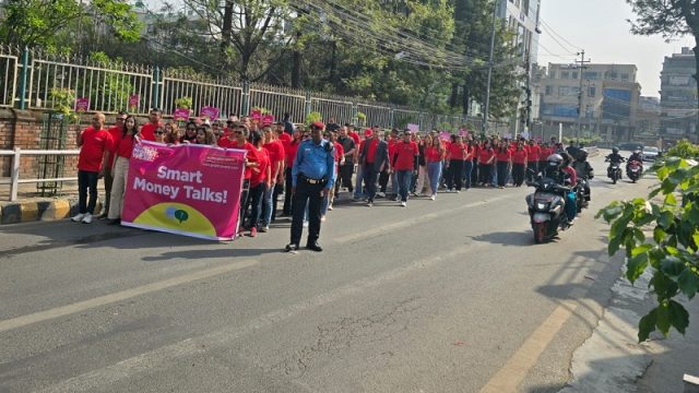 ‘स्मार्ट मनि टक्स’ : प्रभातफेरी कार्यक्रम गरी प्रभु बैंकले मनायो ग्लोबल मनि विक