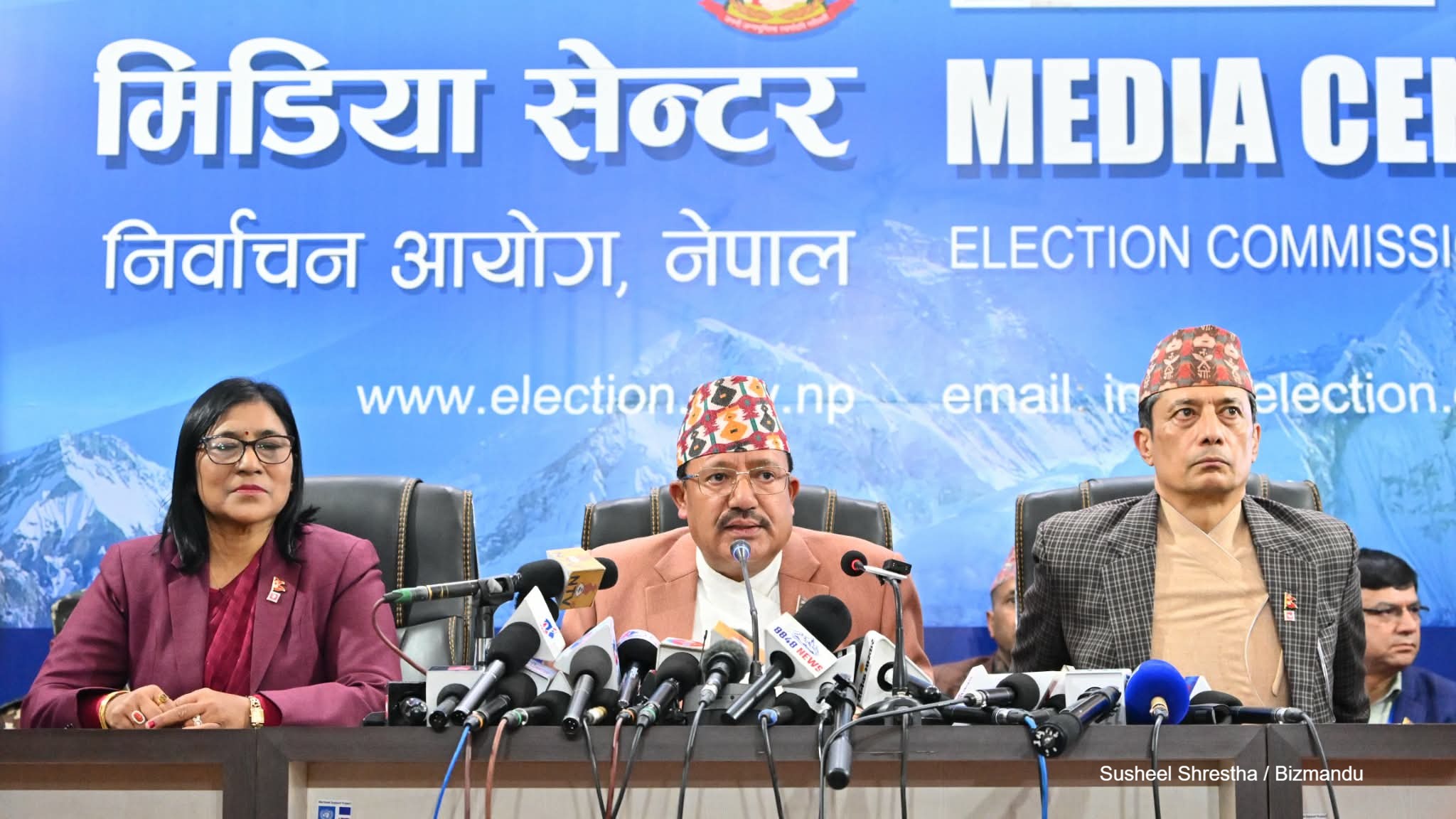 २१ वर्षकैलाई सांसद बनाउन र संघमा १३५ जनामात्रै जनप्रतिनिधि राख्न आयोगको सुझाव