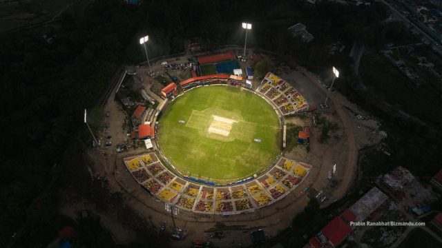 वर्षाले रोकिएको खेल छोट्याएर सुरु, यूएईलाई १० ओभरमा ७८ रनको लक्ष्य