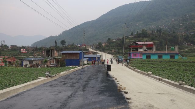 म्याग्दीको दरवाङ-मुना-ढोरपाटन सडक : ताकममा कालोपत्र गर्न सुरु, यसै वर्षभित्र सक्ने लक्ष्य