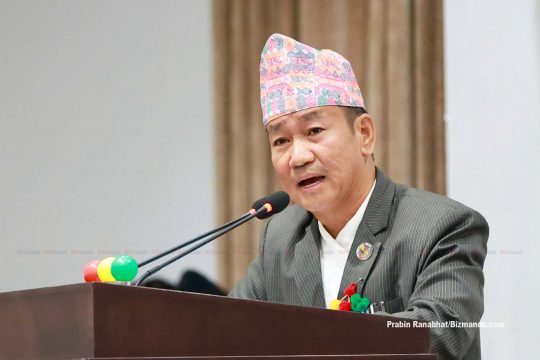 संसदमा बालेनको हाजिरी जाँच गर्न हर्क साम्पाङको माग, ‘३ करोड जनतासँग माफी माग्नुपर्छ’