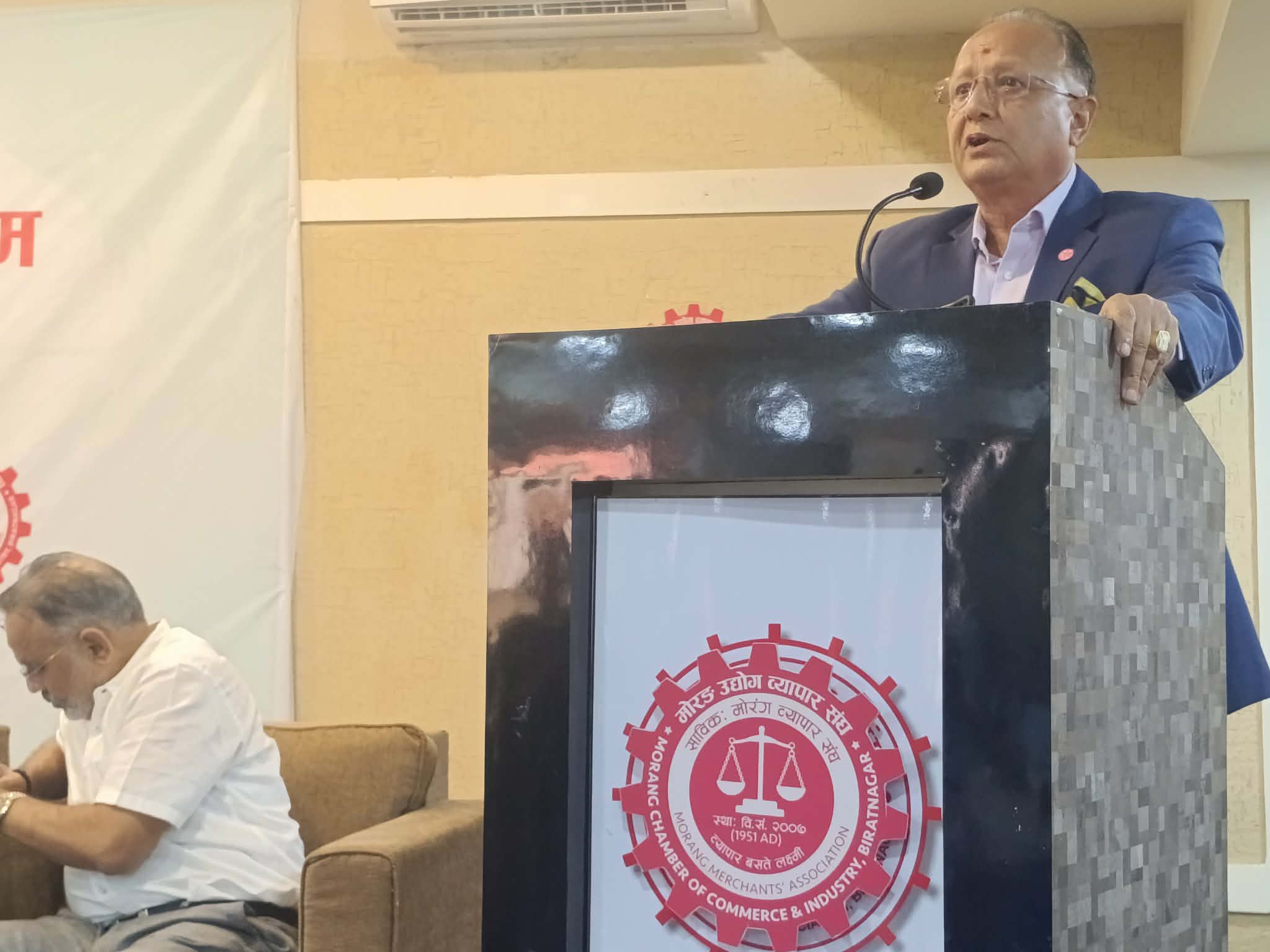 एफएनसीसीआइ कोशी अध्यक्ष राउतले गरे बाढी पीडितलाई ११ लाख सहयोग, ‘हातेमालो गरौँ’