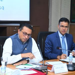 गभर्नर बाइकट गरेर कार्यकारी निर्देशकसँग अर्थमन्त्रीको  छलफल: ‘यस्तो घुलमिल भएर त्यहाँ कुरा गर्न पाउँदैनौं’