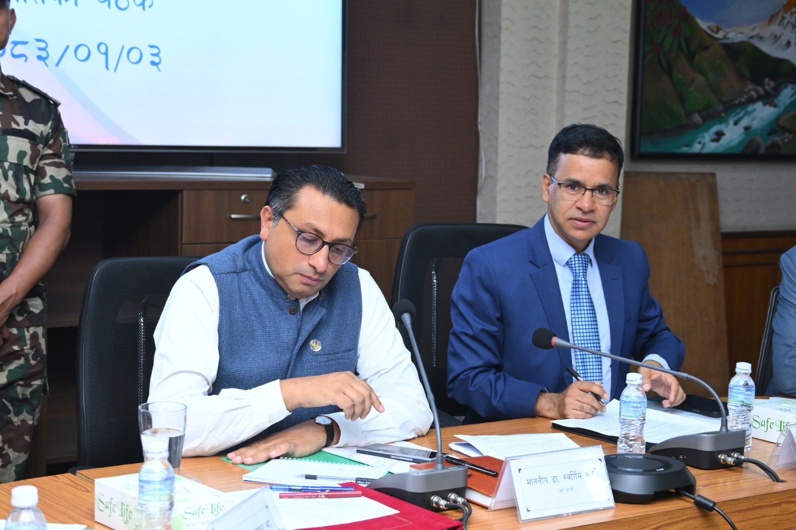 गभर्नर बाइकट गरेर कार्यकारी निर्देशकसँग अर्थमन्त्रीको  छलफल: ‘यस्तो घुलमिल भएर त्यहाँ कुरा गर्न पाउँदैनौं’