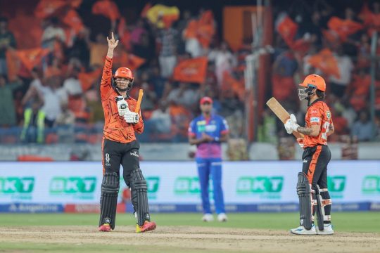 दिल्लीमाथि प्रभावशाली जित निकाल्दै हैदराबाद तेस्रो स्थानमा उक्लियो, अभिषेकको शानदार शतक