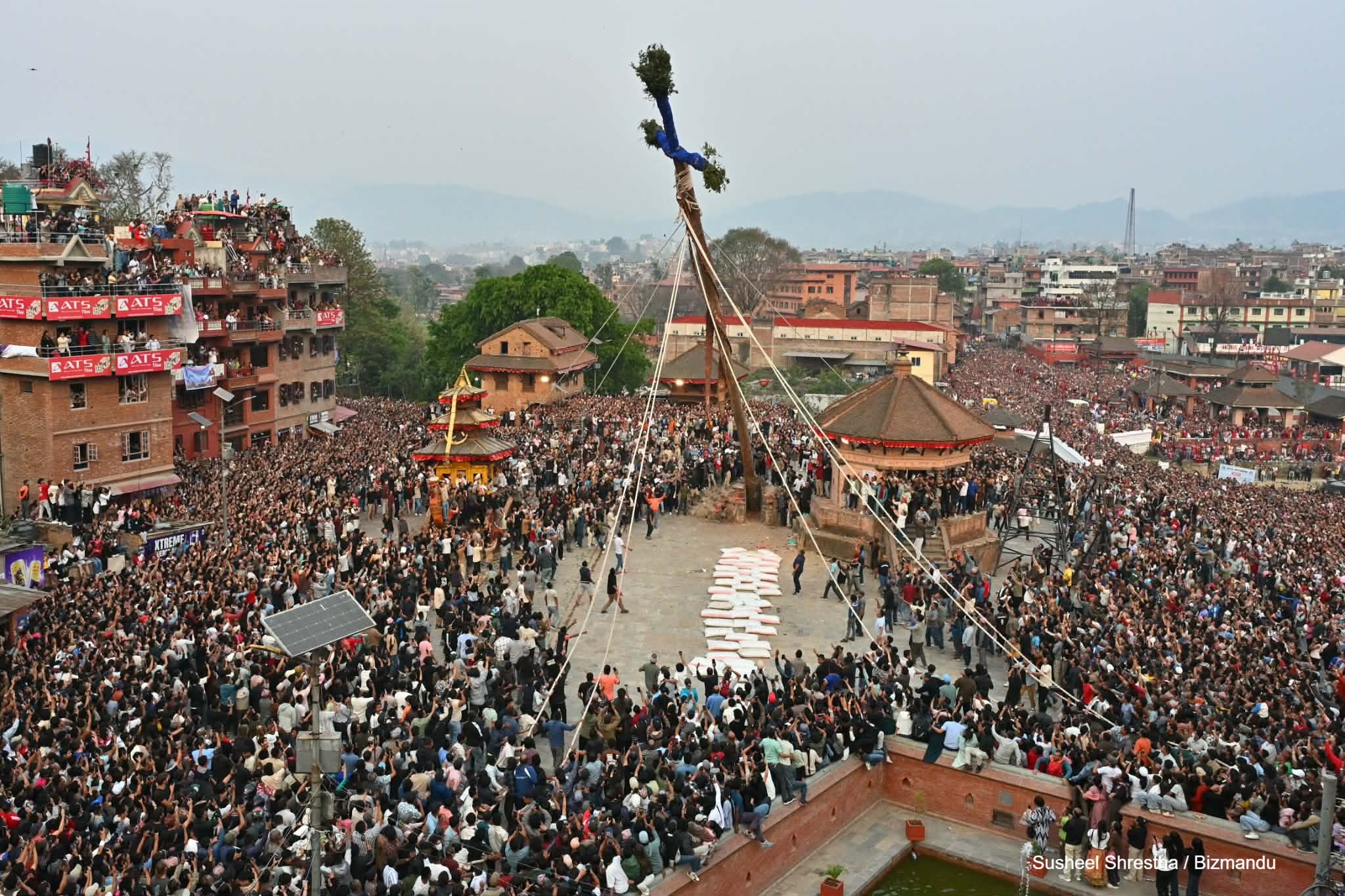 भक्तपुरमा नयाँ वर्षसँगै बिस्का जात्राको उल्लास : ढालियो य:सिं (तस्विरहरु)